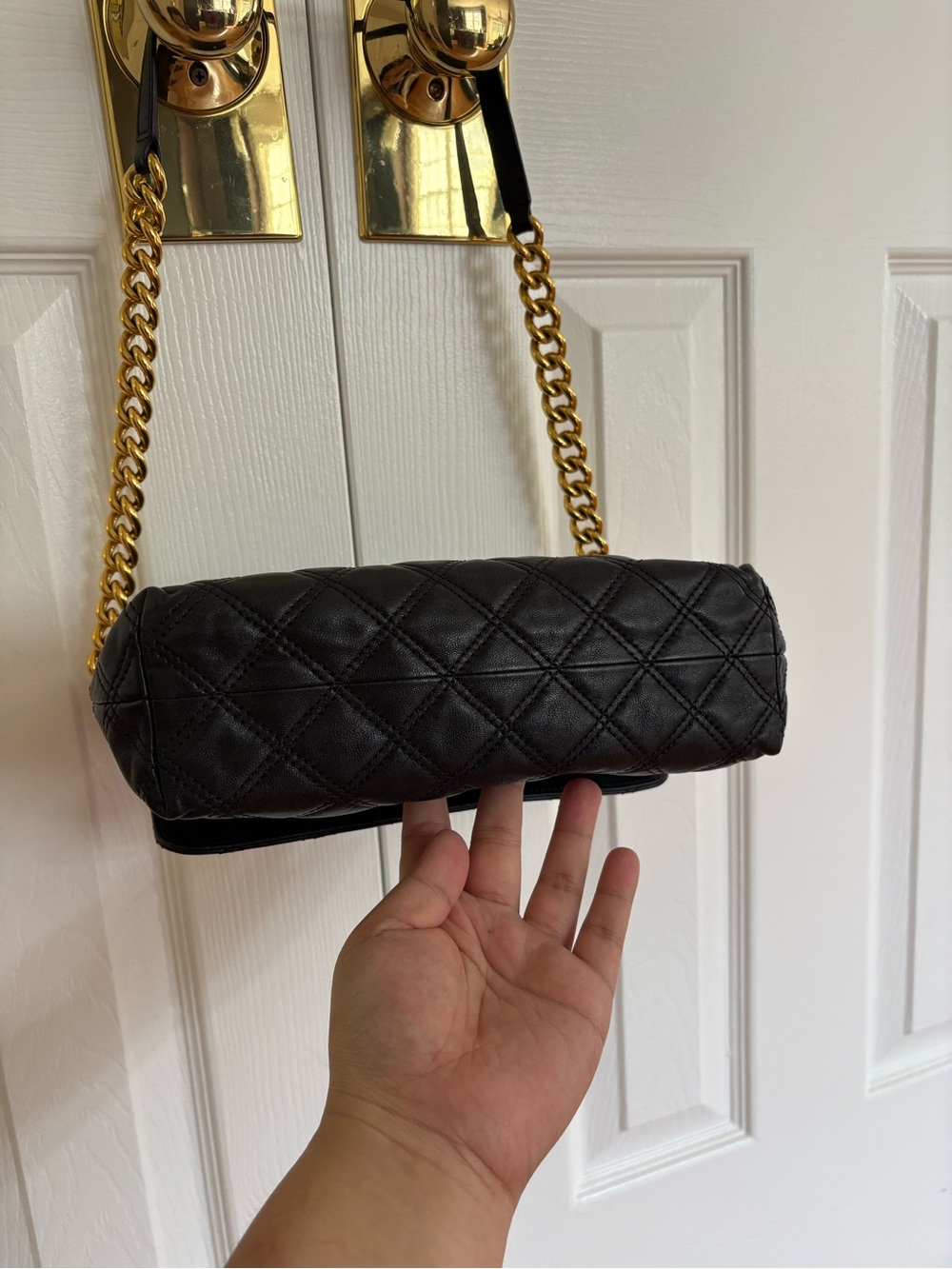 Marc Jacobs Black Quilted Shoulder Bag with Gold Chain - Picture 5 of 7